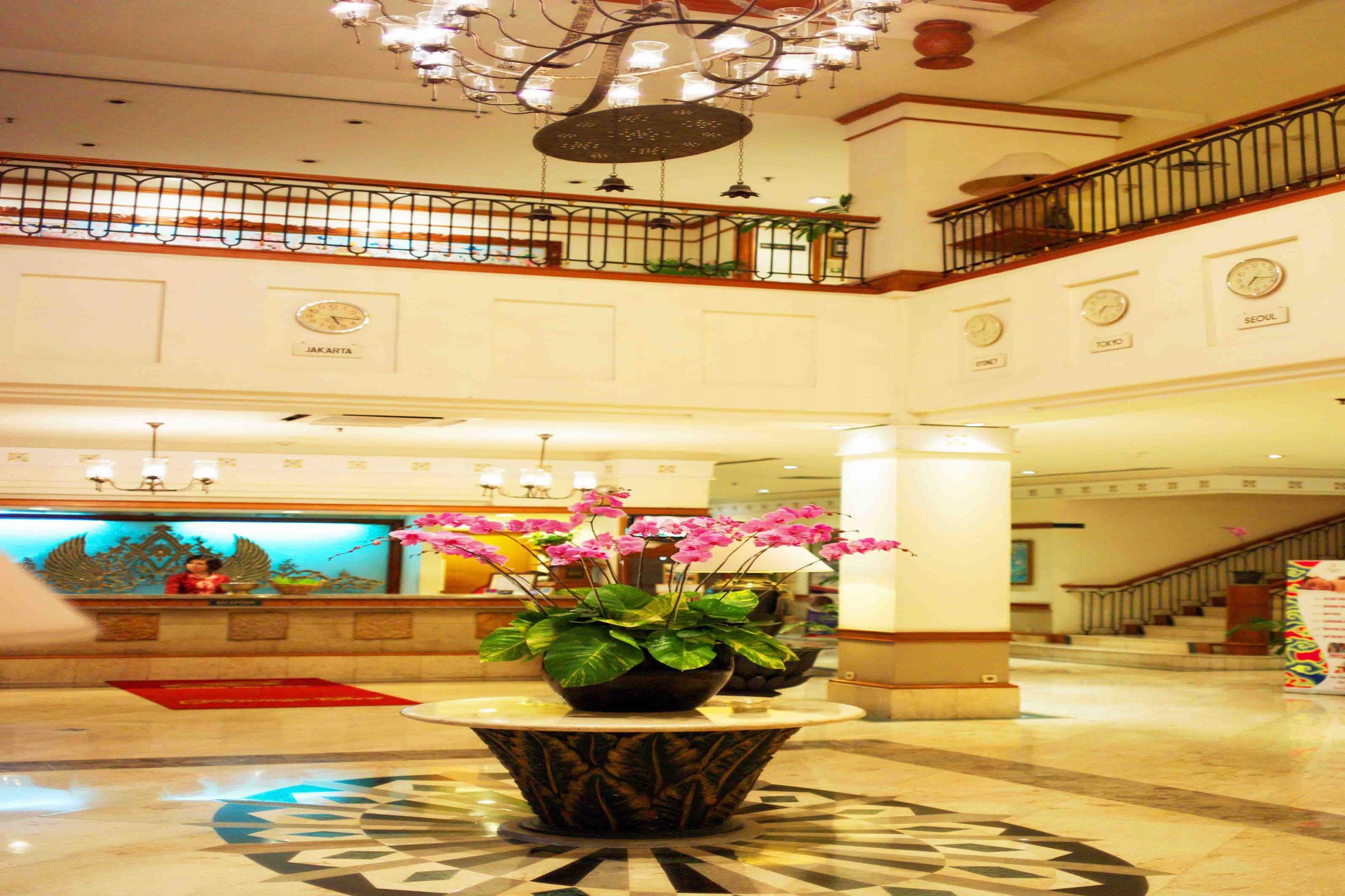 Hotel Sahid Jaya Lippo Чикаранг Экстерьер фото