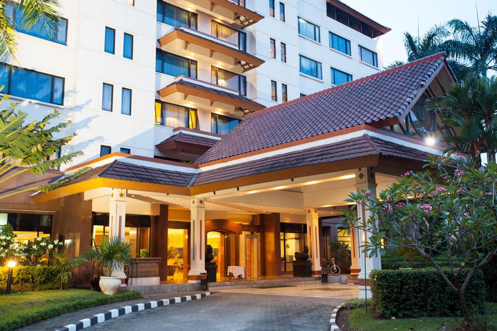 Hotel Sahid Jaya Lippo Чикаранг Экстерьер фото